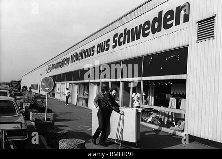 Filiale de la chaîne de meubles suédois Ikea de Dorsten dans le nord de la Ruhr. Sur la façade : "Ikea - magasin de meubles à partir de l'impossible de la Suède". Banque D'Images