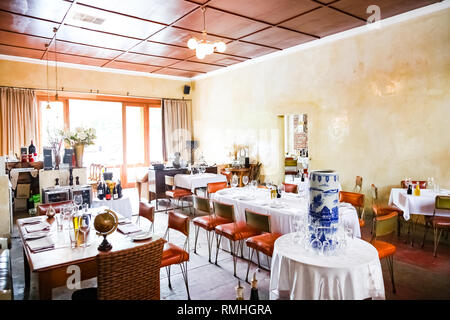 Johannesburg, Afrique du Sud - le 21 février 2011 : Intérieur de Retro Bistro Restaurant haut de gamme en matière de Sandton Banque D'Images