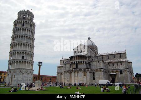 La Tour Penchée de Pise et la cathédrale de Pise, Toscane, Italie. Banque D'Images