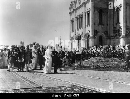 Cortège de la famille du tsar devant la Cathédrale du Christ Sauveur. La cérémonie d'ouverture de l'Alexander III Monument. Photographie de la gélatine d'argent Banque D'Images