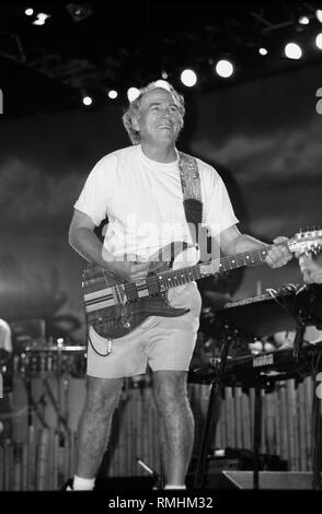 Musicien Jimmy Buffett est montré sur scène pendant un concert en direct de l'apparence. Banque D'Images