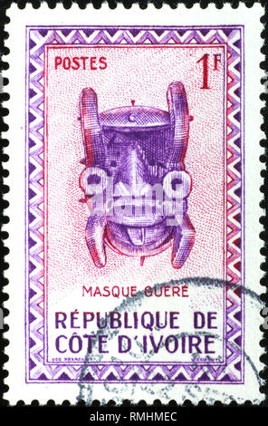 Masque en bois sur timbre-poste de Côte d'Ivoire Banque D'Images