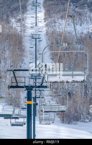 Télésièges avec vue sur Paysage de neige dans l'Utah Banque D'Images