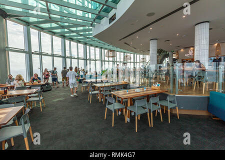 Gold Coast, Australie - 6 janvier 2019 : cafe à l'intérieur de la zone de visualisation du niveau 77 Banque D'Images