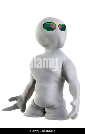Alien gris fait d'argile sur un fond blanc Banque D'Images
