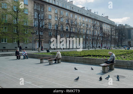 Une vue sur le vieux immeubles, et des vues à Nowa Huta, une ville socialiste planifiée à Cracovie, Pologne. Banque D'Images