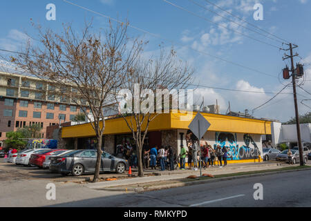 Houston, Texas, États-Unis d'Amérique - le 27 décembre 2016. Vue extérieure du petit déjeuner restaurant Klub à Houston, avec des personnes faisant la queue devant e Banque D'Images