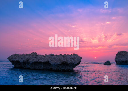 Lever et coucher du soleil de la côte de la mer Banque D'Images