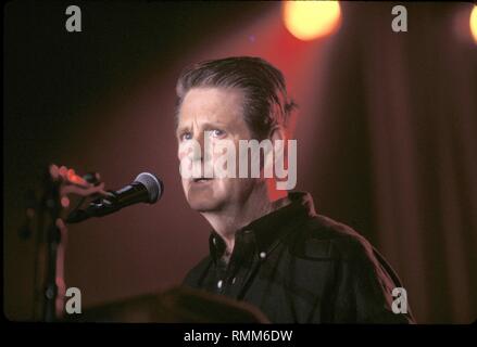 Grammy Award Winning musicien Brian Wilson, mieux connu comme le leader et chef de l'auteur-compositeur des Beach Boys, est montré sur scène pendant un concert en direct de l'apparence. Banque D'Images