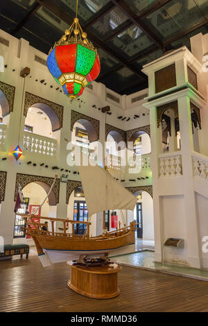 Doha, Qatar - 5 novembre, 2016. Vue intérieure d'Gold Souq à Doha, avec meubles. Banque D'Images