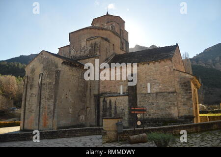 Façade latérale de l'église de San Caprasio à Santa Cruz de La Seros. Voyages, paysages, nature, l'architecture. 28 Décembre, 2014. Santa Cruz De Los S Banque D'Images