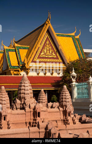 Cambodge, Phnom Penh, centre-ville, le Palais Royal, maquette d'Angkor Wat près de Pavilion de Napoléon III Banque D'Images