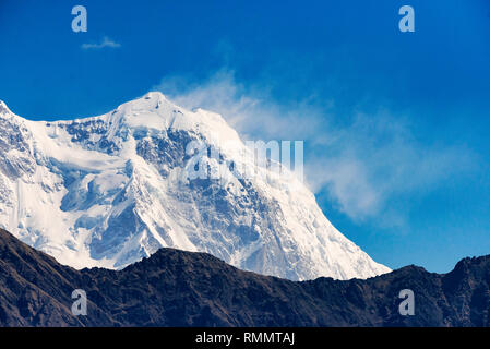 Pics de l'Himalaya vu de Devriya Taal, Uttarakhand, Inde, Garhwal Banque D'Images