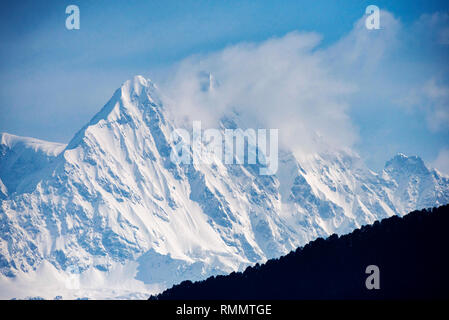 Pics de l'Himalaya vu de Devriya Taaal Garhwal, Uttarakhand, Inde, Banque D'Images