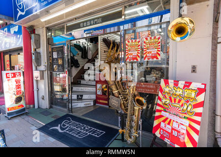 Instruments de musique boutique près de Ochanomizu Station, Chiyoda-Ku, Tokyo, Japon Banque D'Images