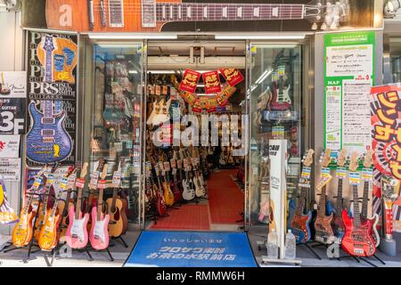 Instruments de musique boutique près de Ochanomizu Station, Chiyoda-Ku, Tokyo, Japon Banque D'Images