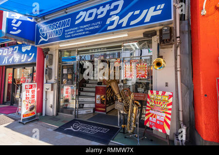 Instruments de musique boutique près de Ochanomizu Station, Chiyoda-Ku, Tokyo, Japon Banque D'Images