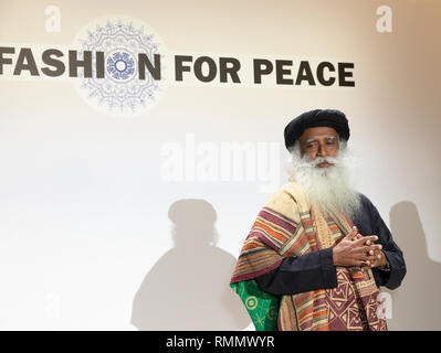 New York, NY - 13 Febbruary, 2019 : Sadhguru Jaggi Vasudev assiste à la mode pour la paix présentation par Sadhguru Jaggi Vasudev au cours de l'automne/hiver à la fashion week Spring Studios Banque D'Images