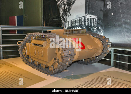 Goliath, contrôlés à distance allemand la chenille, la mine d'un suivi, de démolition, de véhicules utilisés dans les combats de rue en 1944, Musée de l'Insurrection de Varsovie, Varsovie, Pologne Banque D'Images