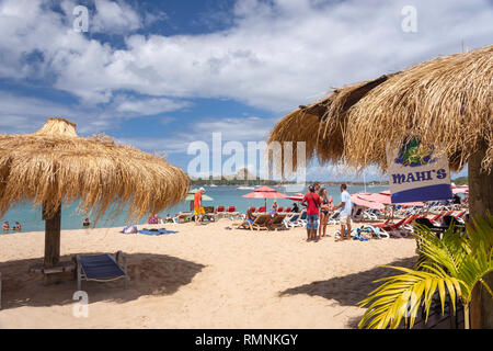 Vue de la plage, plage de Reduit, Rodney Bay, Gros Islet, Saint Lucia, Lesser Antilles, Caribbean Banque D'Images