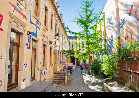 Dresde, Allemagne - 18 Avril 2018 : La Cour d'Art (Passage Kunsthofpassage) dans Äußeren Neustadt. - Image Banque D'Images