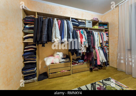 Dressing Ouvert Penderie Armoire Pleine De Males Et Femelles