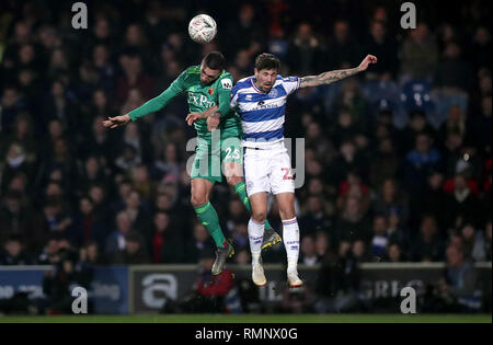 Jose Holebas de Watford (à gauche) et Queens Park Rangers' Pawel Wszojek bataille pour la balle au cours de la FA Cup Emirates 5e tour match à Loftus Road, London. Banque D'Images