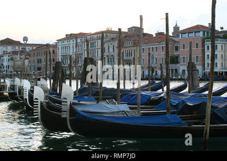 Bateau en bois typique de Venise Banque D'Images