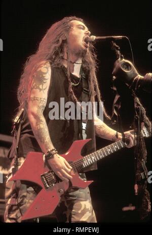 Le chanteur et guitariste du groupe de heavy metal brésilien Sepultura est montré sur scène pendant un concert en direct de l'apparence. Banque D'Images