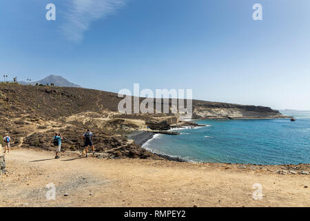 En marchant le long du sentier du littoral entre El Puertito et La Caleta dans la côte de Costa Adeje Tenerife, Canaries, Espagne Banque D'Images