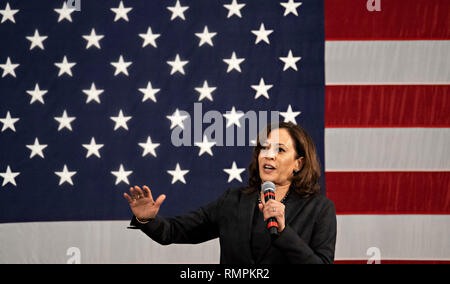 North Charleston, États-Unis. Feb 15, 2019. Le sénateur Kamala Harris adresse une assemblée publique au cours de sa campagne pour l'investiture démocrate pour président le 15 février 2019 à North Charleston, Caroline du Sud. Caroline du Sud est la première primaire démocrate du sud à la course présidentielle. Credit : Planetpix/Alamy Live News Banque D'Images