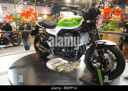 Londres, Royaume-Uni. Feb 15, 2019. Une Kawasaki z900 moto vintage sur l'affichage à la MCN Carole Nash London Motorcycle Show qui aura lieu à l'ExCel London, Royaume-Uni. Le salon dispose d''une grande variété de transport sur roues de motos, scooters et superbikes à des choppers personnalisés à partir de la page les fabricants de motocyclettes, autour de 40 000 fans sont attendus pour visiter l'exposition, allant des amateurs de deux roues baby boomer, né de nouveau les motards à leur moto ultime pour un rêve roadtrip. Crédit : Michael Preston/Alamy Live News Banque D'Images