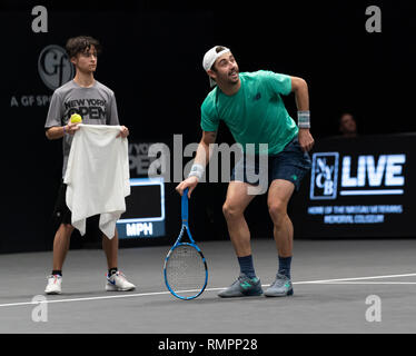 Heampstead, United States. Feb 15, 2019. Hempstead, NY - 15 Février 2019 : Jordan Thompson de l'Australie réagit au cours de match quart contre John Isner des USA à l'ATP 250 New York Open 2019 Tournoi de tennis à Nassau Coliseum, Isner a remporté match Crédit : lev radin/Alamy Live News Banque D'Images