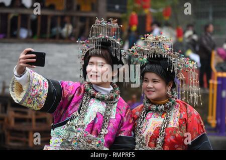 Rongjiang, Rongjiang, Chine. 16 Février, 2019. Rongjiang, CHINE-peuple Dong groupe ethnique minoritaire assister aux activités folkloriques Rongjiang, sud-ouest de l'ChinaÃ¢â€™Guizhou Province, le marquage de la prochaine fête des Lanternes. Crédit : SIPA Asie/ZUMA/Alamy Fil Live News Banque D'Images