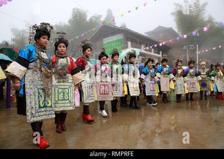 Rongjiang, Rongjiang, Chine. 16 Février, 2019. Rongjiang, CHINE-peuple Dong groupe ethnique minoritaire assister aux activités folkloriques Rongjiang, sud-ouest de l'ChinaÃ¢â€™Guizhou Province, le marquage de la prochaine fête des Lanternes. Crédit : SIPA Asie/ZUMA/Alamy Fil Live News Banque D'Images