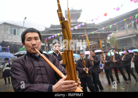 Rongjiang, Rongjiang, Chine. 16 Février, 2019. Rongjiang, CHINE-peuple Dong groupe ethnique minoritaire assister aux activités folkloriques Rongjiang, sud-ouest de l'ChinaÃ¢â€™Guizhou Province, le marquage de la prochaine fête des Lanternes. Crédit : SIPA Asie/ZUMA/Alamy Fil Live News Banque D'Images