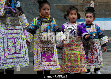 Rongjiang, Rongjiang, Chine. 16 Février, 2019. Rongjiang, CHINE-peuple Dong groupe ethnique minoritaire assister aux activités folkloriques Rongjiang, sud-ouest de l'ChinaÃ¢â€™Guizhou Province, le marquage de la prochaine fête des Lanternes. Crédit : SIPA Asie/ZUMA/Alamy Fil Live News Banque D'Images