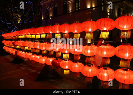 Colombo, Sri Lanka. Feb 15, 2019. Les lanternes rouges sont vus à la Foire culturelle chinoise qui s'est tenue à Colombo, Sri Lanka, le 15 février 2019. Cinq jours d'exposition culturelle chinoise a débuté dans la capitale du Sri Lanka Colombo le vendredi soir pour célébrer le Nouvel An chinois et l'strengten liens culturels entre les deux pays. Ajith Perera/crédit : Xinhua/Alamy Live News Banque D'Images