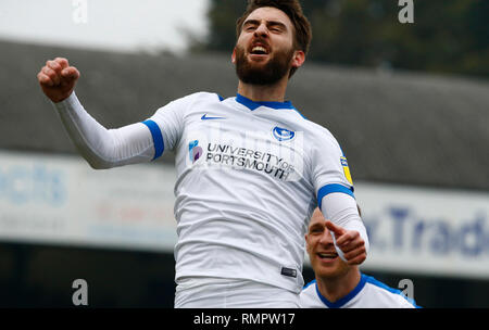 Southend, UK, 16 février 2019. Londres, Royaume-Uni. 16 Février, 2019. Ben fermer de Portsmouth célèbre marquant son deuxième but de côtés pendant un match Ligue Pari ciel entre Southend United et de Portsmouth à racines Hall, Southend au sol, en Angleterre le 16 février 2019. Action Crédit : Foto Sport/Alamy Live News Crédit : Foto Action Sport/Alamy Live News Banque D'Images