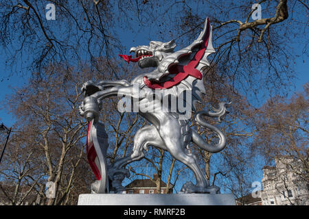 Ville de London Roi Dragon's Reach marquant la limite entre la ville et Westminster London England UK Banque D'Images