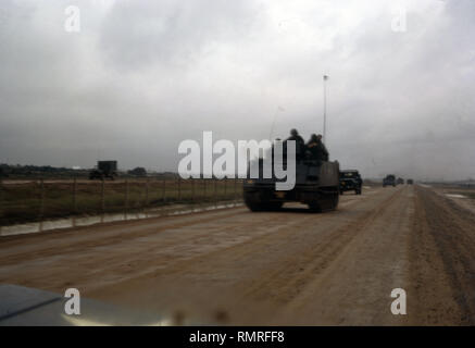 ARMÉE AMÉRICAINE / Armée AMÉRICAINE véhicule blindé de transport de troupes APC M113 - Vientam War / Vietnam-Krieg Banque D'Images