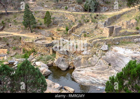 L'Adelong Gold Mill Ruins sur une journée ensoleillée Banque D'Images