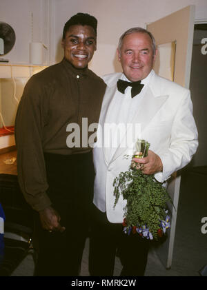 Réunion entre l'athlétisme Carl Lewis sprinter USA et l'Agence suédoise de l'ancien champion du monde de boxe poids lourds Ingemar Johansson Banque D'Images