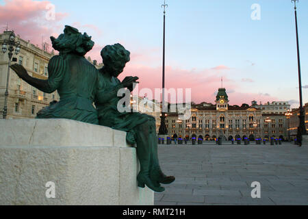 La Piazza Unità d'Italia, la plus grande place sur la mer en Europe Banque D'Images