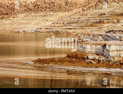 Formations de sel sur les rives de la Mer Morte, Karak, Jordanie Gouvernorat Banque D'Images