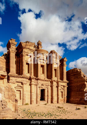 Le monastère, Ad-Deir, Petra, le Gouvernorat de Ma'an, Jordanie Banque D'Images