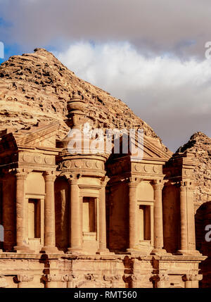 Le monastère, Ad-Deir, Petra, le Gouvernorat de Ma'an, Jordanie Banque D'Images