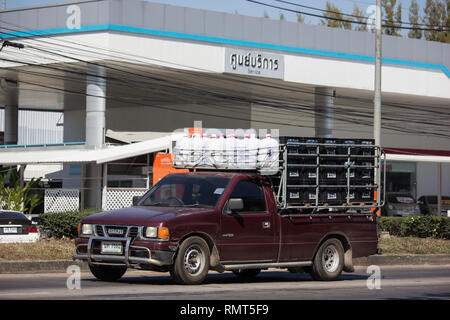 Chiang Mai, Thaïlande - 4 Février 2019 : l'eau potable d'une camionnette de livraison. Sur road no.1001, à 8 km de la ville de Chiangmai. Banque D'Images