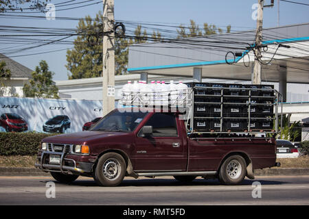 Chiang Mai, Thaïlande - 4 Février 2019 : l'eau potable d'une camionnette de livraison. Sur road no.1001, à 8 km de la ville de Chiangmai. Banque D'Images