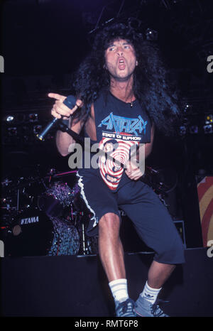 Chanteur Joey Belladonna est indiqué d'effectuer "live" en concert lors d'un show de l'Anthrax à Bridgeport, Connecticut. Banque D'Images